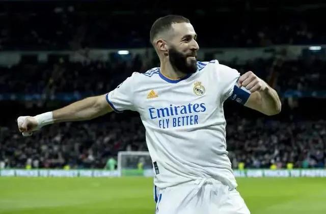 足球大叔小球,足球小将vs足球老将