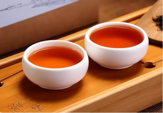 同样是花茶区别在哪里,同样品质的茶红茶贵还是绿茶贵