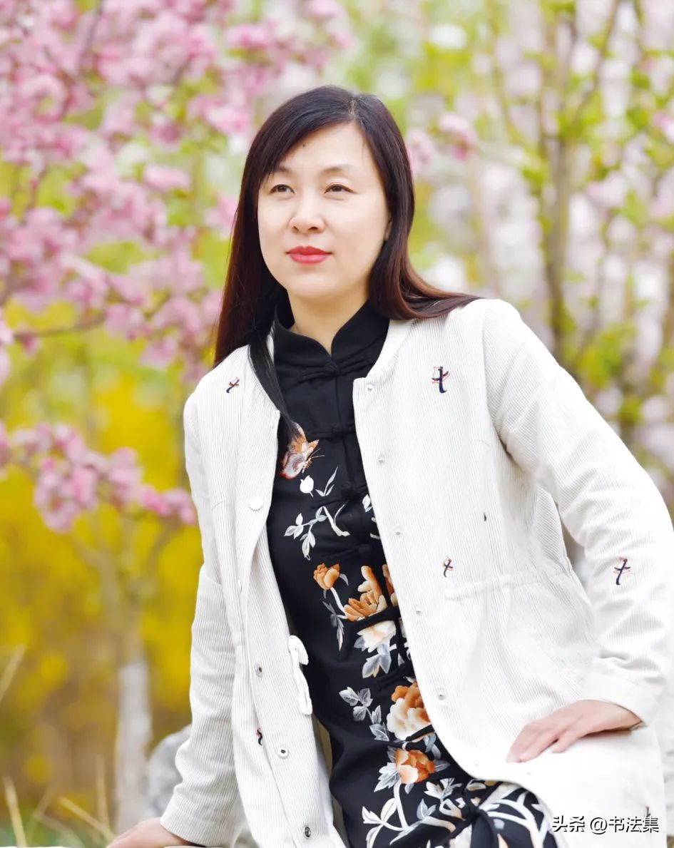 百卉争春——中国书协第八届女书家委员会委员作品选刊