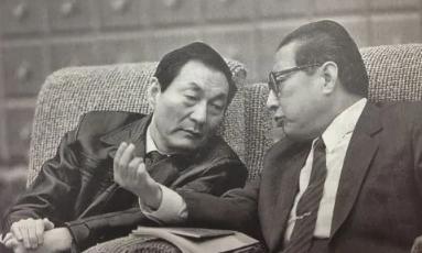 *镕基朱**公正廉洁铁面无私,幼年时失去双亲成孤儿,直言不怕得罪人