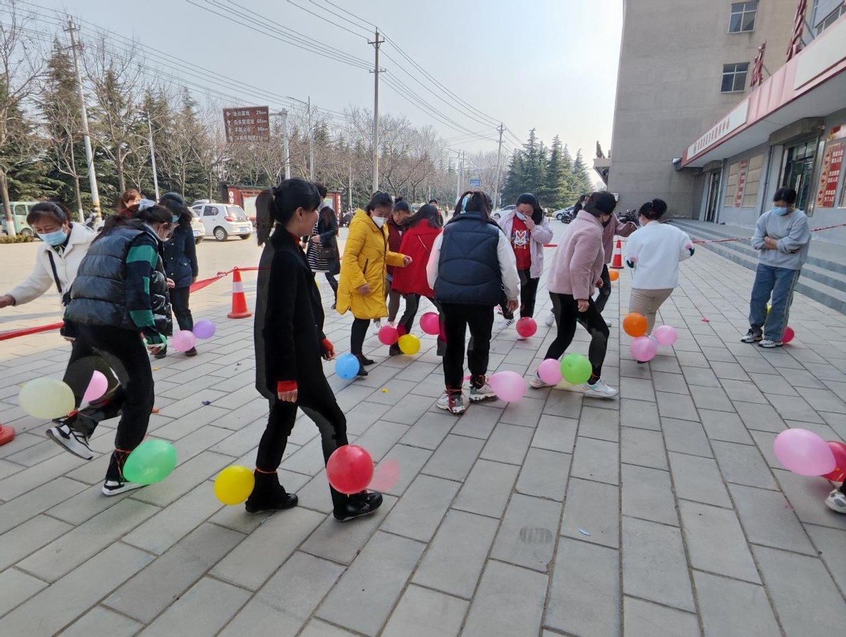 巾帼英姿展风采铿锵玫瑰别样红——合阳县城关街道南苑社区开展“三八”妇女节主题活动