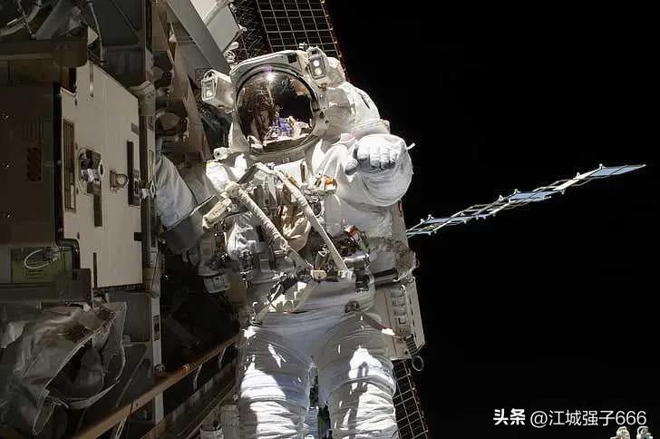 神十四航天员出舱,神十四航天员太空出舱图片