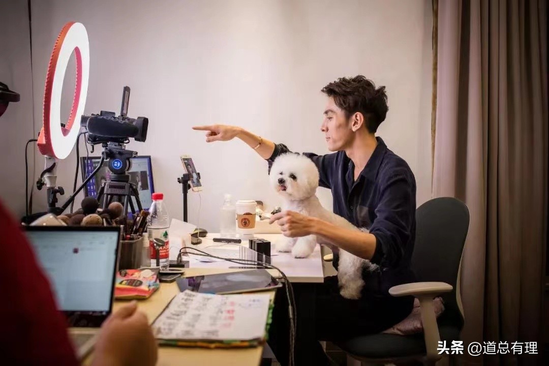 李佳琦没变，但直播带货的规则变了