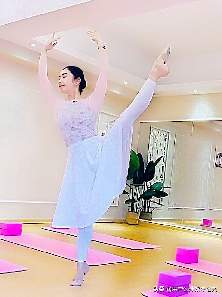 美女师资以舞塑神，漳州港爱尚文化“梦想芭蕾”年终培训精彩纷呈