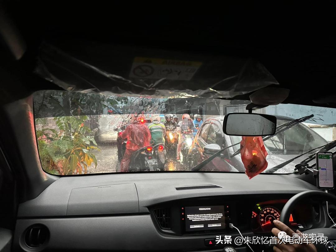 印尼进口中国火车车厢,印尼火车与高铁不一样