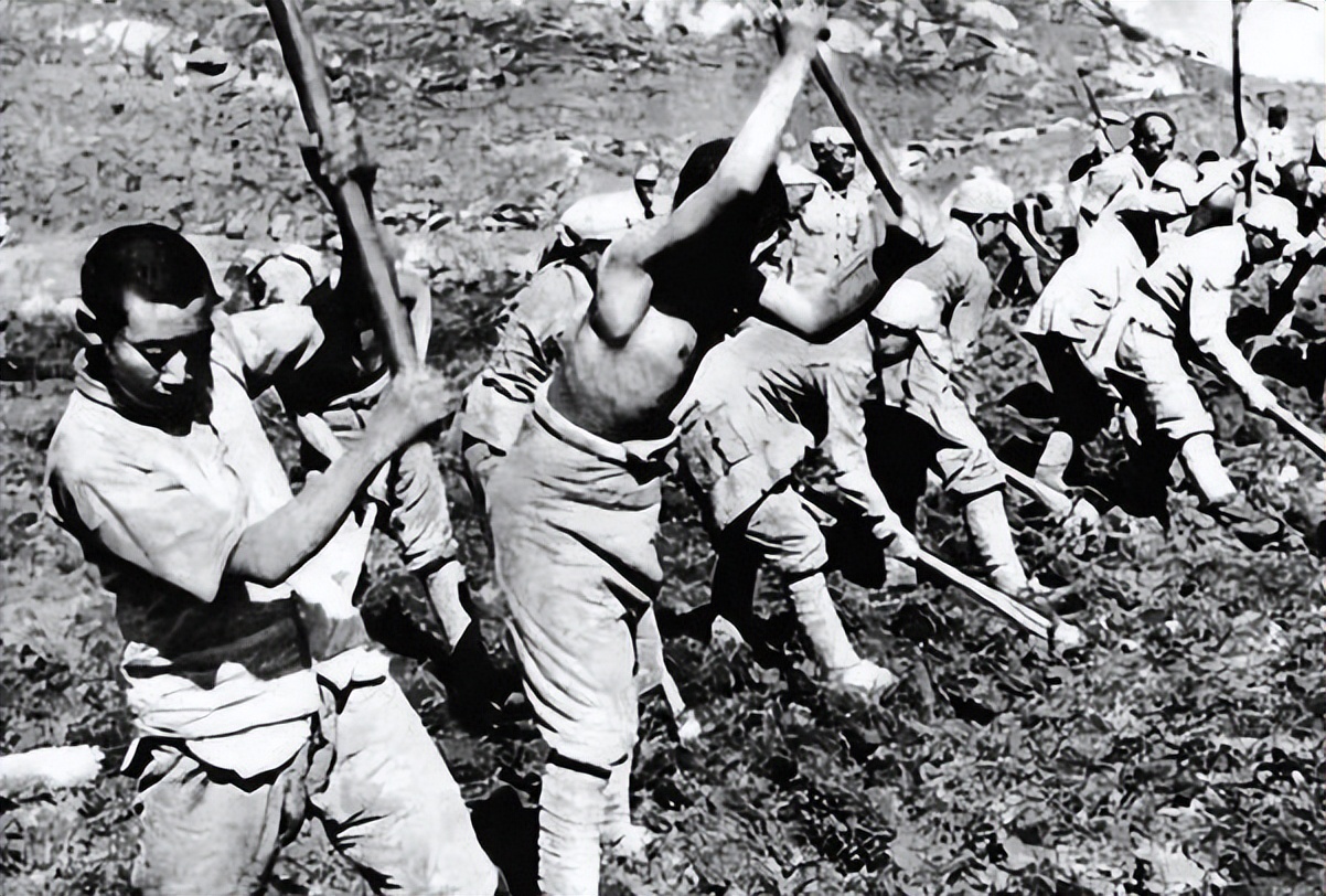 1942年，为让战士不捡烟屁股抽，张云逸自费42元创办首个军中烟厂