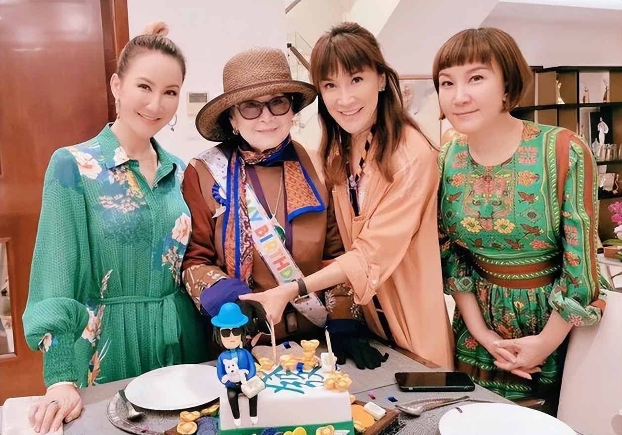 CoCo鏉庣師涓嶅垢杞荤敓鍘讳笘,coco鏉庣師杞荤敓绂讳笘