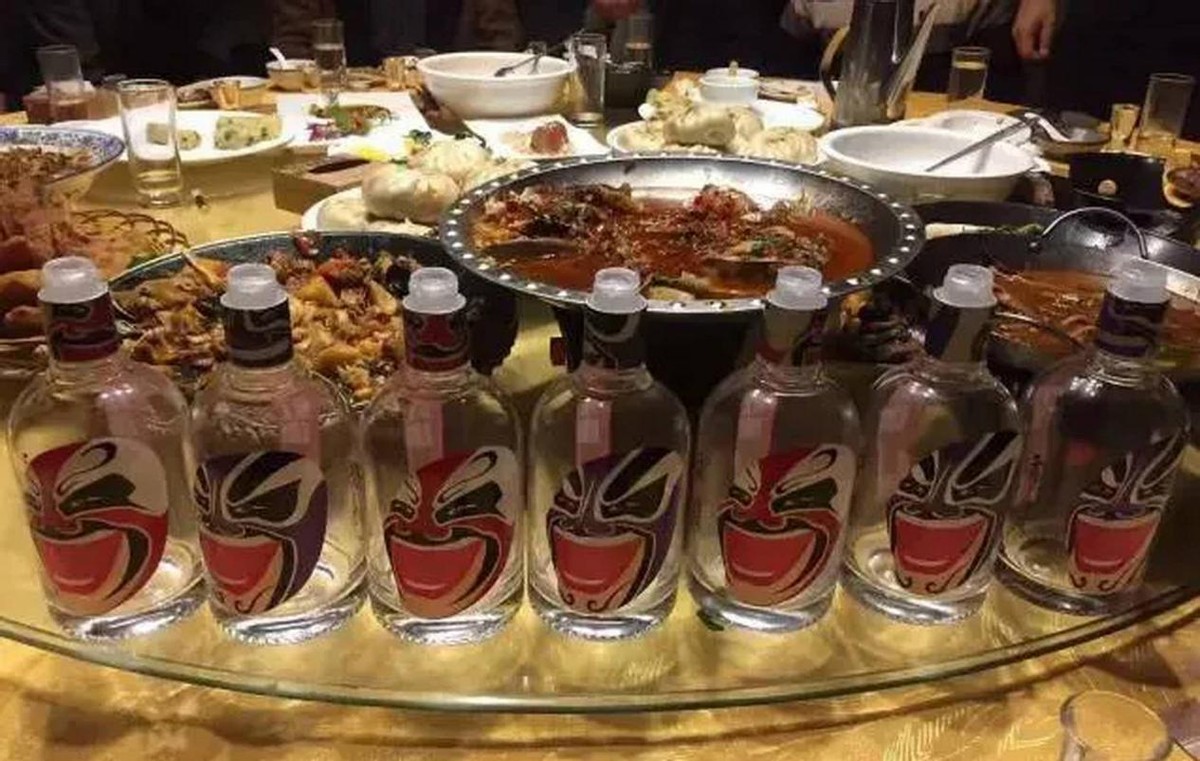 实体店买白酒怎么避免买到假酒,网上买酒为什么发货地总在河南