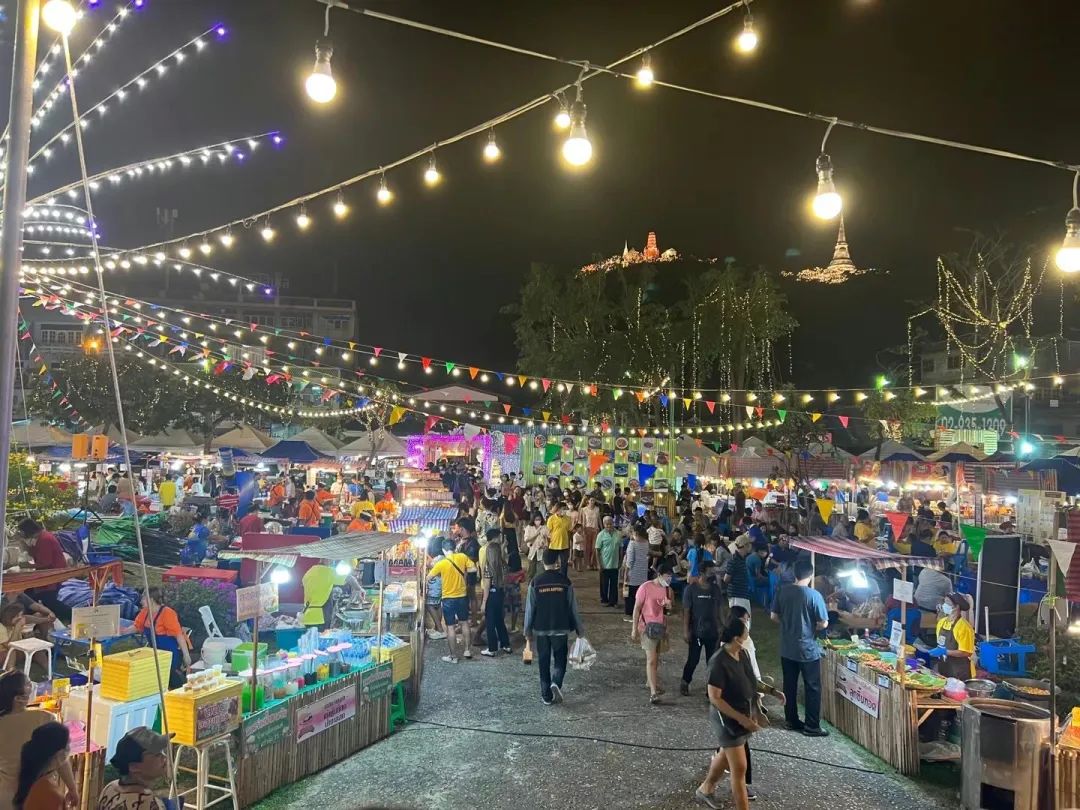 收到“噶腰子”新闻的时候，我正和老婆在泰国