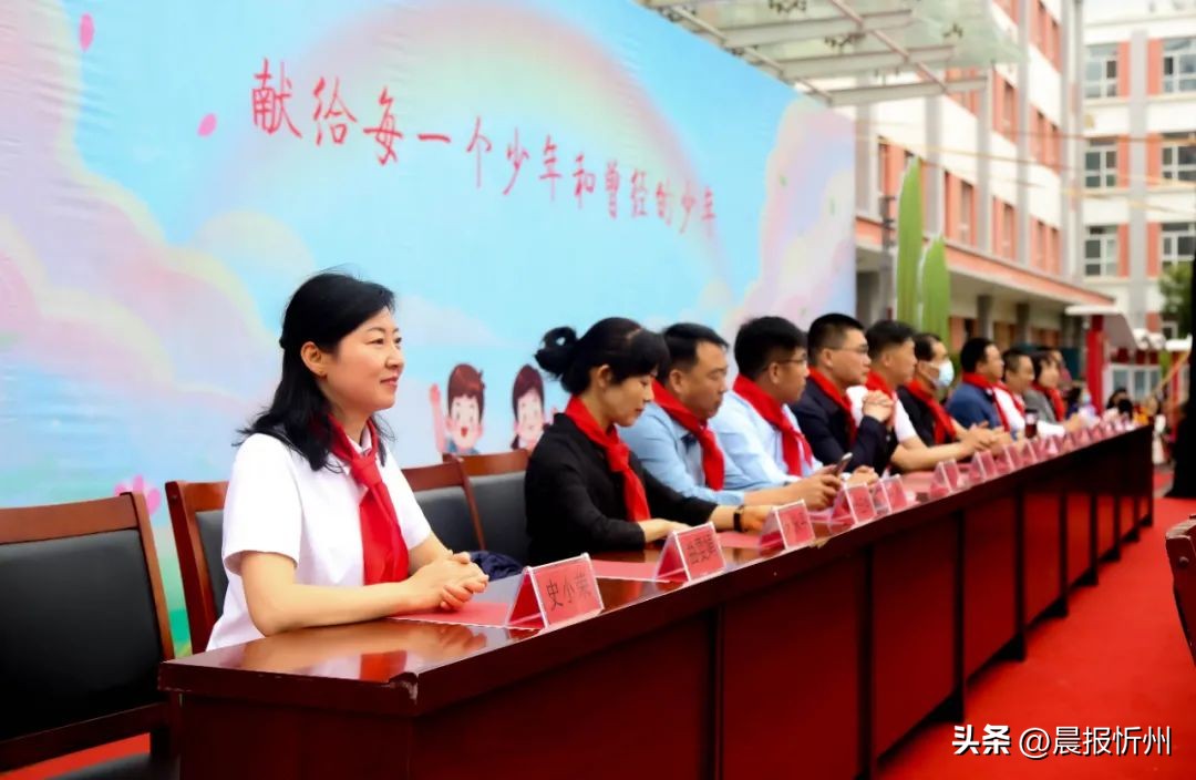 代代校领导接力，推动高质量发展！六一，忻州市七一路小学“超燃”