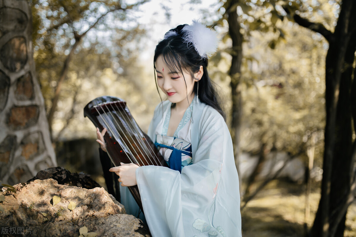 故事：王爷篡位登基刚一天，有孕太子妃一身丧服，被强掳进宫封后