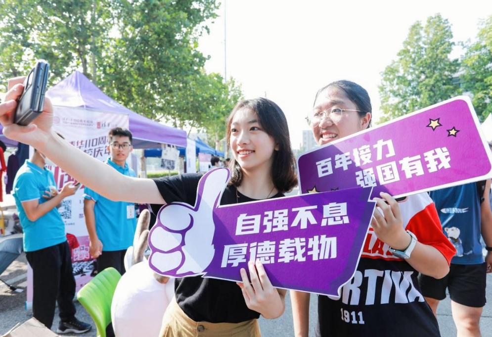 “留学生咋不是这条件”，清华研究生晒宿舍，宿舍环境引发口水战