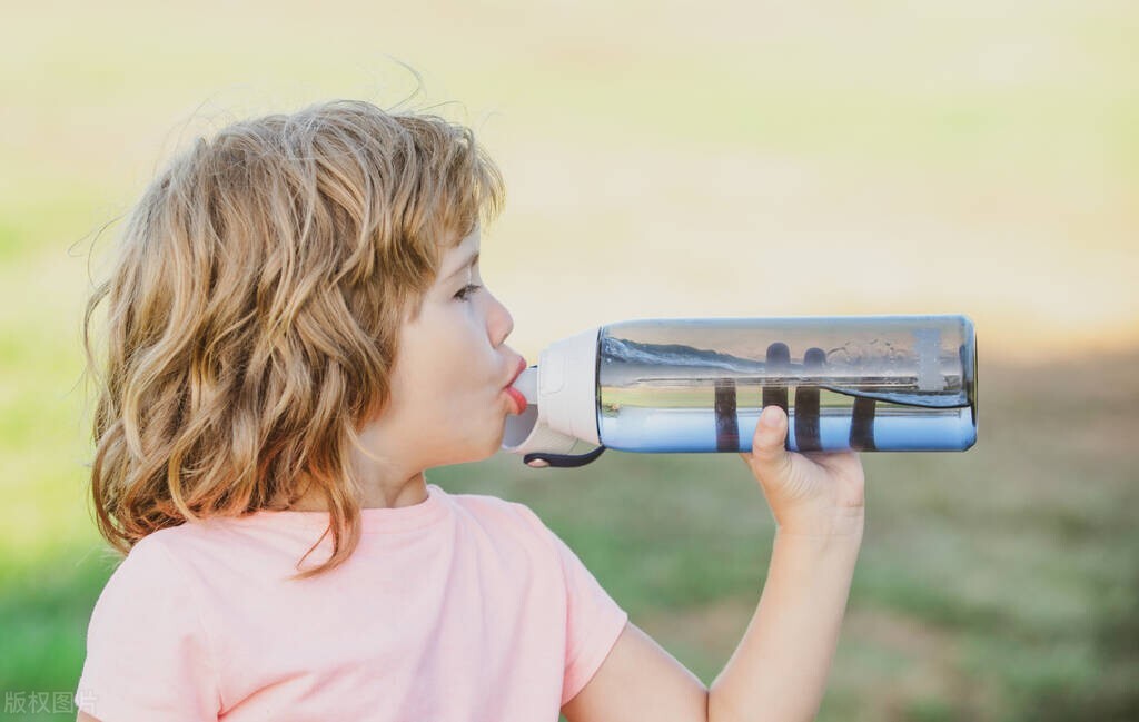 咳嗽嗓子干燥喉咙嘶哑怎么回事,喉咙好干燥咳嗽含什么含片见效快