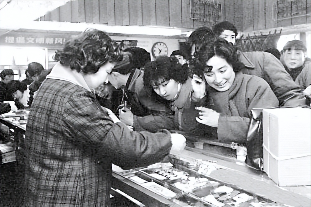 他14岁考入武大，34岁出轨许晴，卖书挣两个多亿，最终客死日本