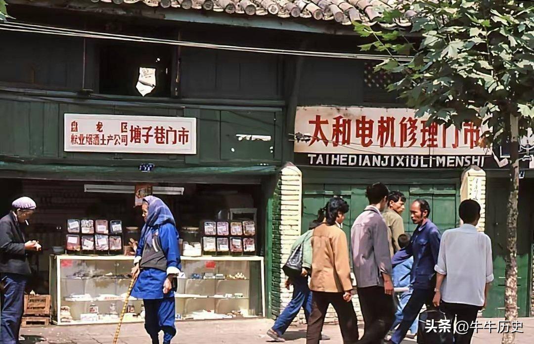 男人藏品,男子收藏罕见100元纸币