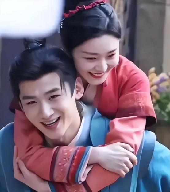 白敬亭穿白色背心抱宋轶,白敬亭宋轶穿同款衣服秀恩爱