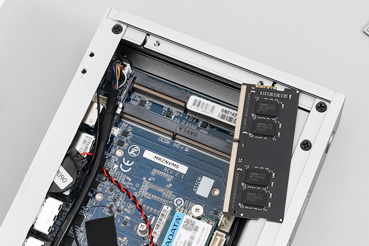 这才叫“多屏”最强电脑！极夜8110m微型小主机：一机四屏够不？