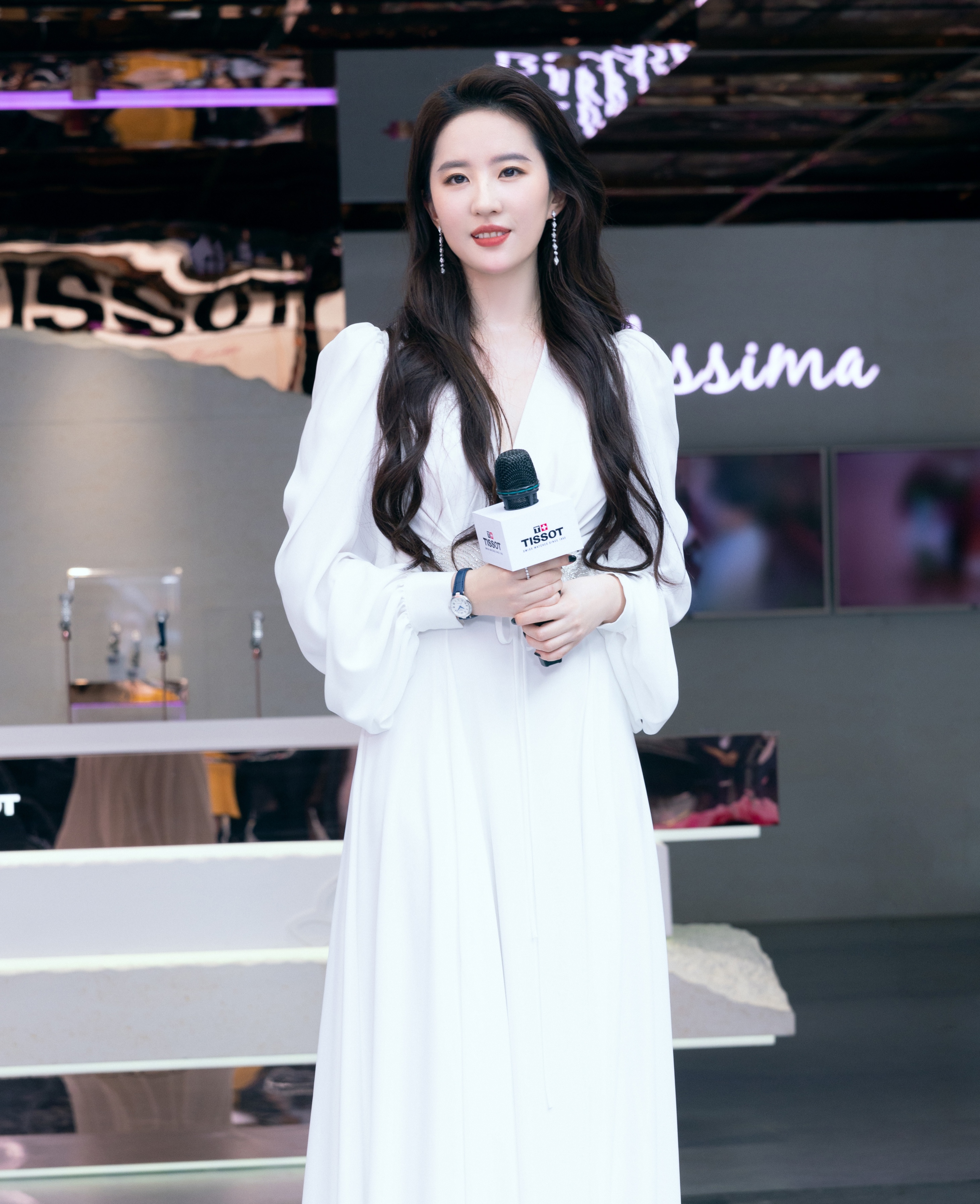 刘亦菲回武汉老家视频,刘亦菲古装合集宛如仙女下凡