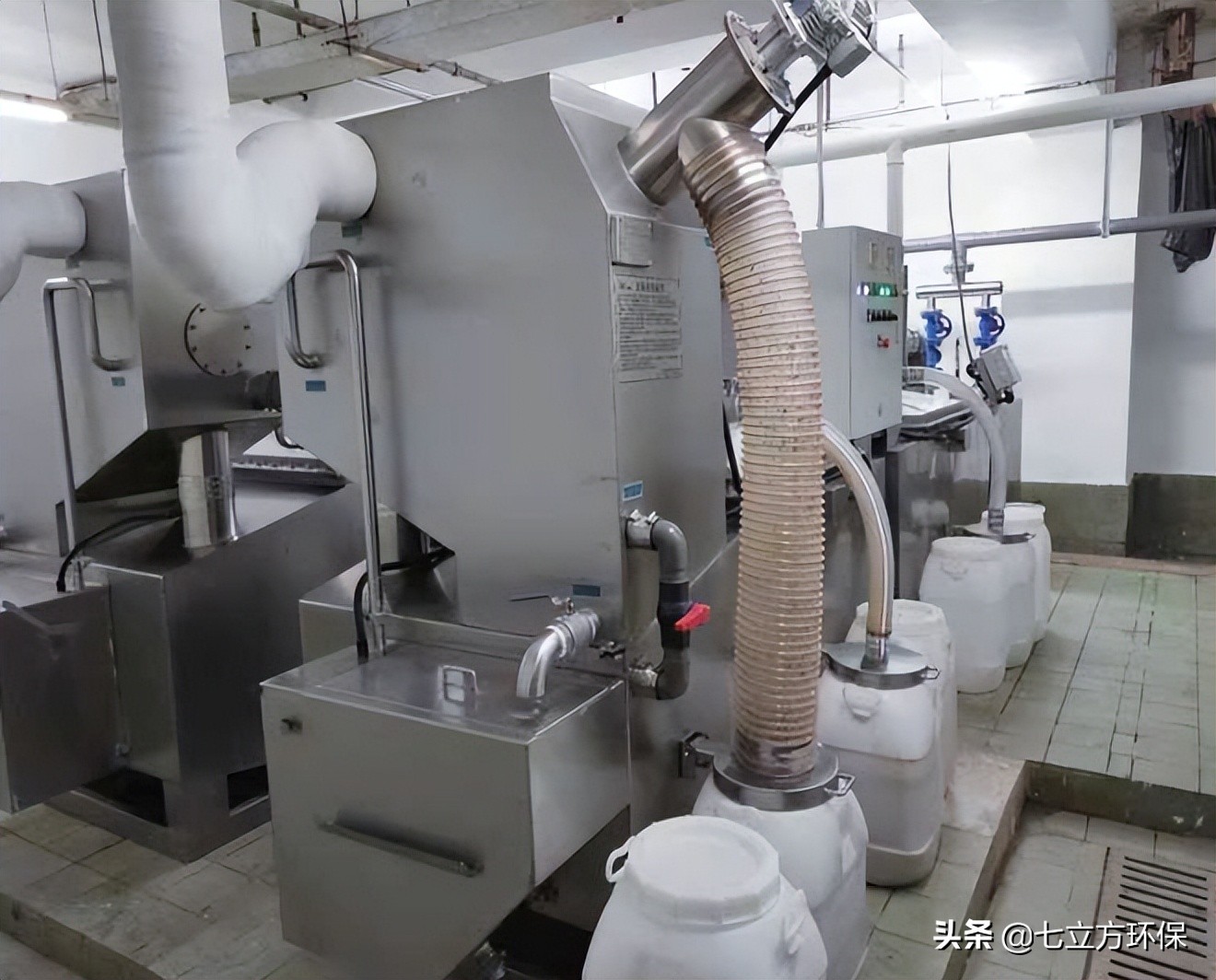 油水分离炸锅有臭味怎么办,餐饮油水分离器有臭味怎么处理