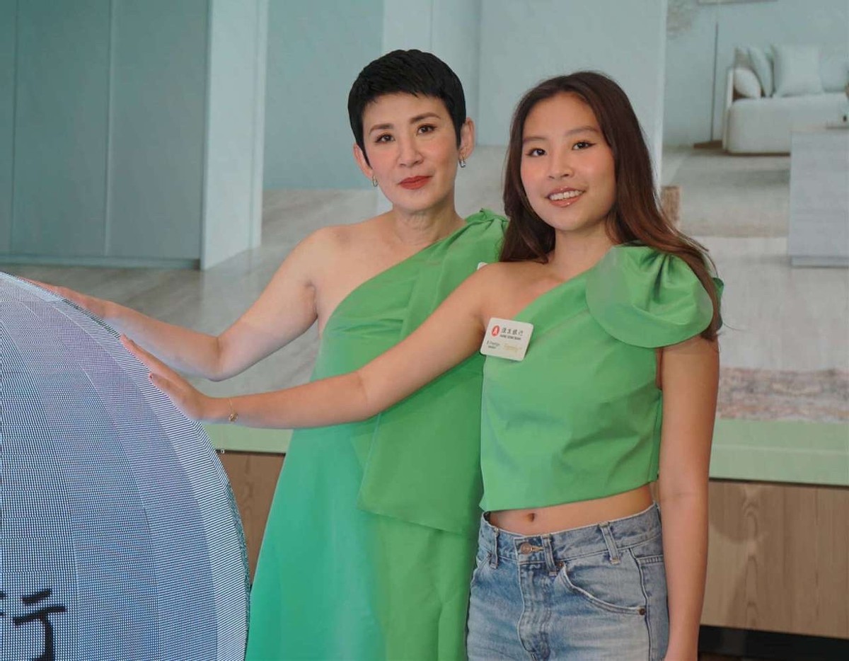 吴君如年轻时穿搭剧照,吴君如与女儿照片