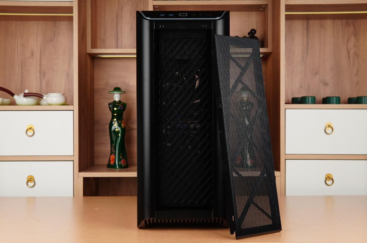 可以装多个硬盘的主机箱,带可插拔硬盘盒的主机