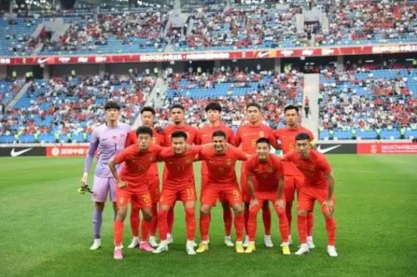 中国足球为什么小学生不踢,中国足球教练说没钱踢不了