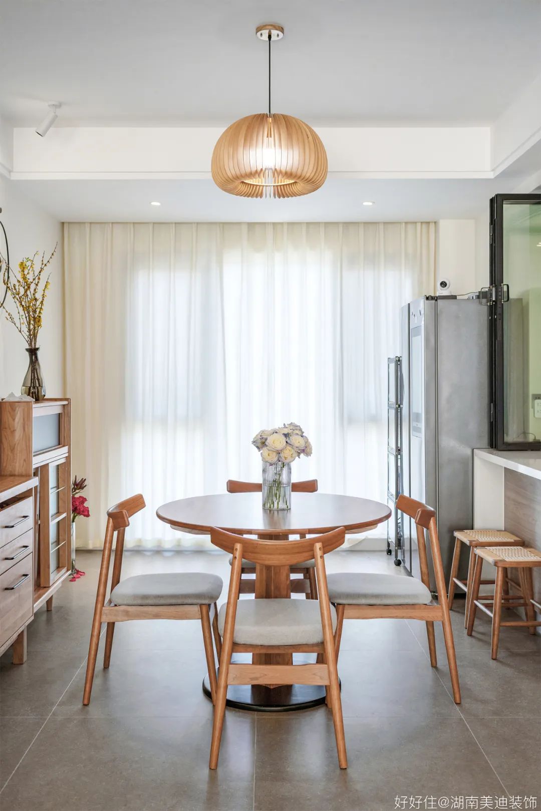 小户型客厅不装电视,小客厅布置极简不要电视