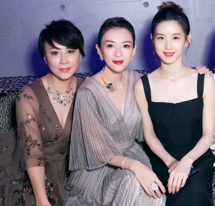 “亿万富婆”刘嘉玲：结交章泽天拉拢何超琼，为何删掉杨颖微信？