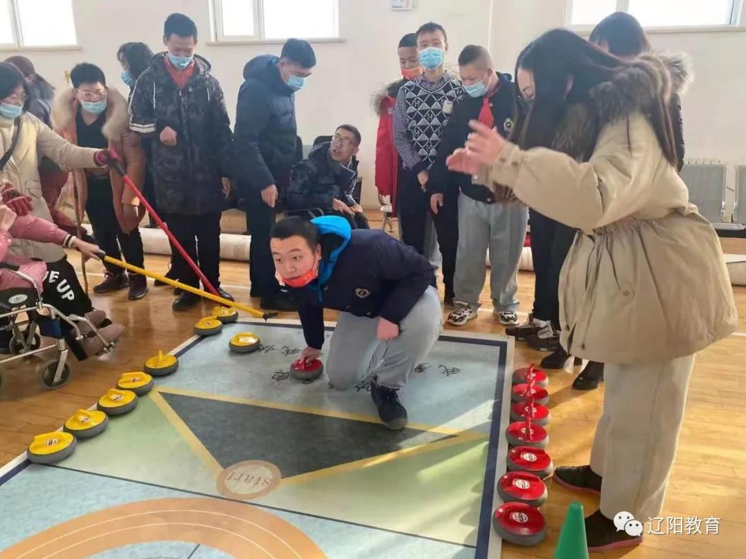 逐梦残疾人冰雪运动携手共享出彩人生——白塔区启智学校运动健儿与冰壶运动的初接触