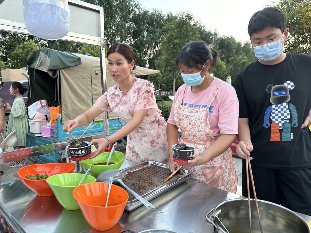 长葛最近小吃摆摊消息,长葛人民路夜市人气爆棚