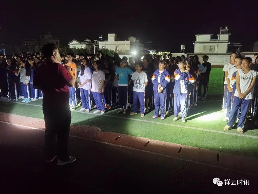 青海三中防震演练,出江镇学校地震演练