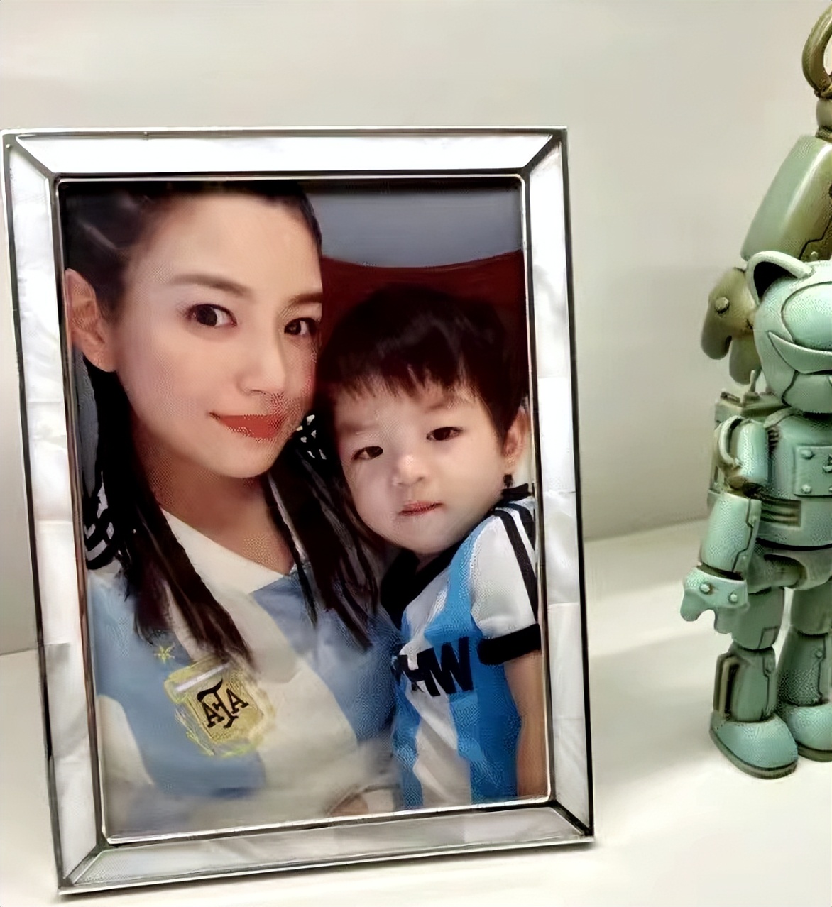 陈妍希看梅西比赛,陈妍希带娃看梅西比赛