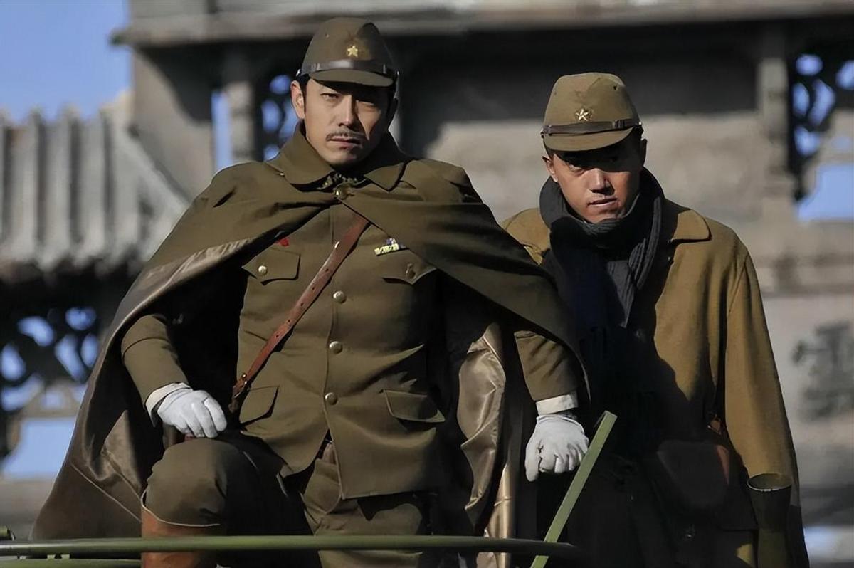 日军有多变态,日寇在火车上殴打老妇人