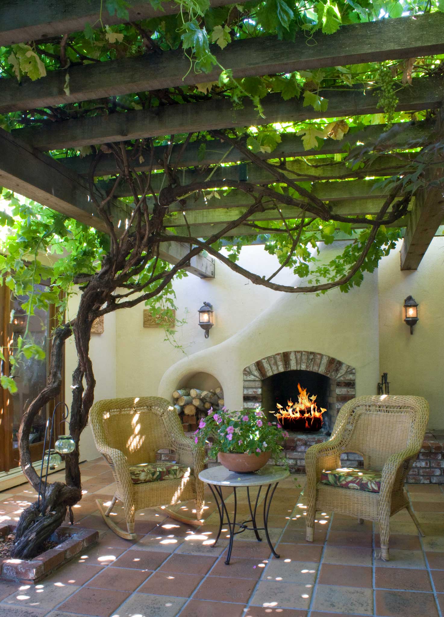 庭院轻奢花架子,一个简单的小花园