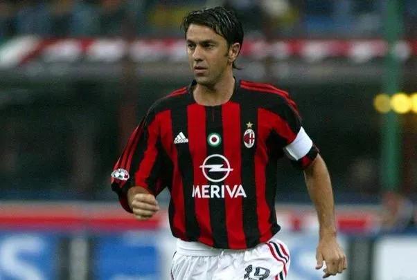 美丽弧线，传奇大师皮尔洛（米兰养老院）连载中