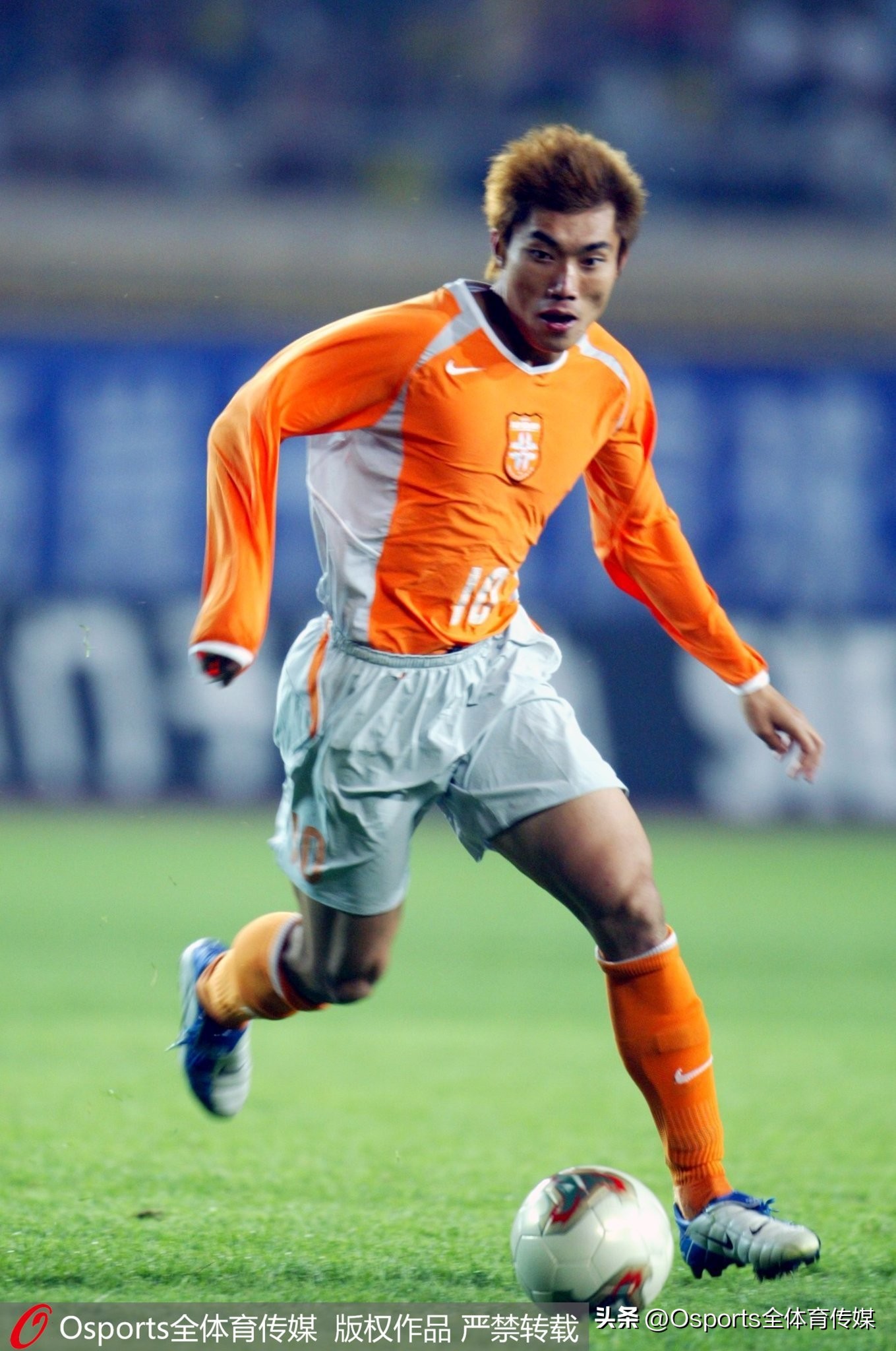 广州足球队宣布郑智担任一线队主教练回顾郑智职业生涯照