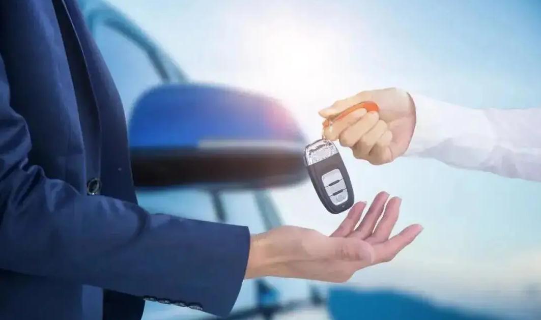 借车给没有驾照的人开后果会怎样,有驾照的人借车给没驾照会怎样