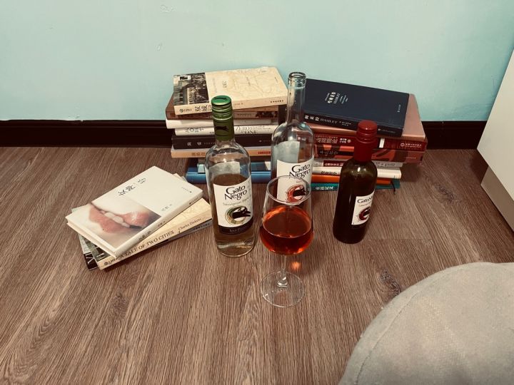 前段时间开始喜欢喝葡萄酒，买了这款黑猫葡萄酒体验一下