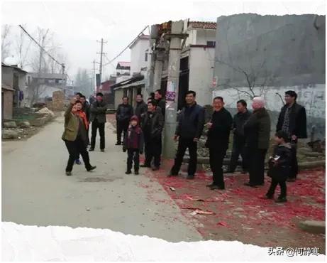 哄婶子吃动过手脚的包子