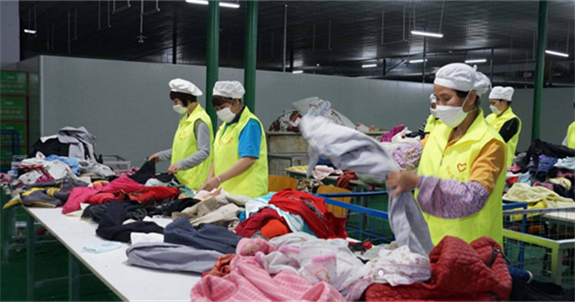 中国旧衣服出口非洲，1月销售1万吨！为何非洲人偏爱中国衣服？