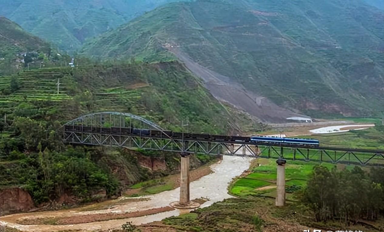 火车内的4个“秘密”：神秘的乘务员规定和震撼的鸣笛传统！