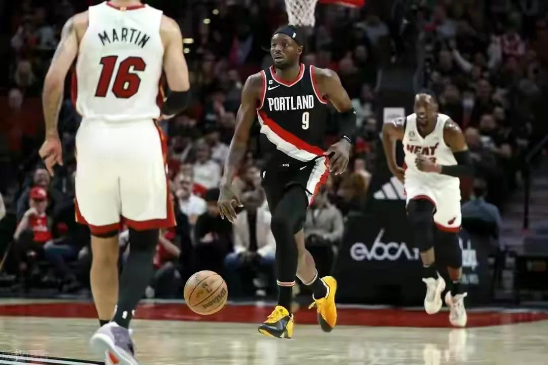 拉塞尔一打欧文就来劲,欧文单换拉塞尔