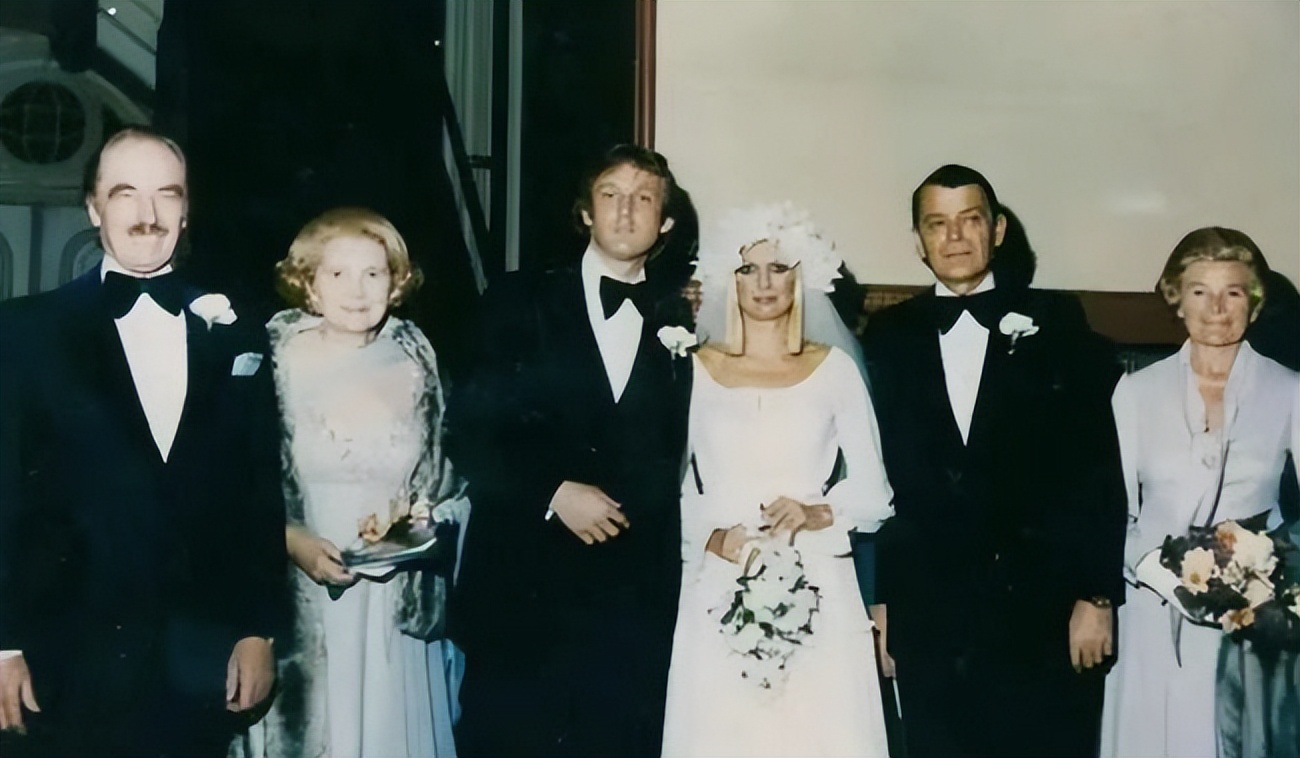 特朗普的虎妻伊凡娜：40岁被丈夫情人逼宫离婚，59岁四婚照样精彩