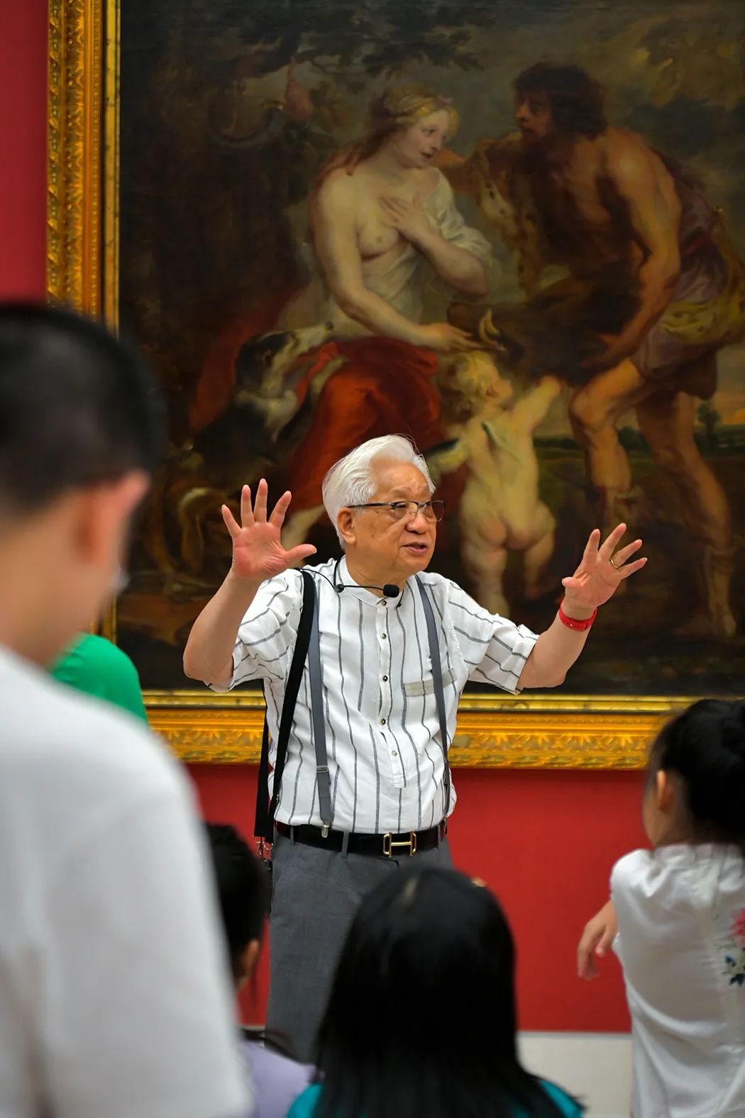 一幅油画竟藏着惊天的秘密,一幅油画背后让人唏嘘的故事