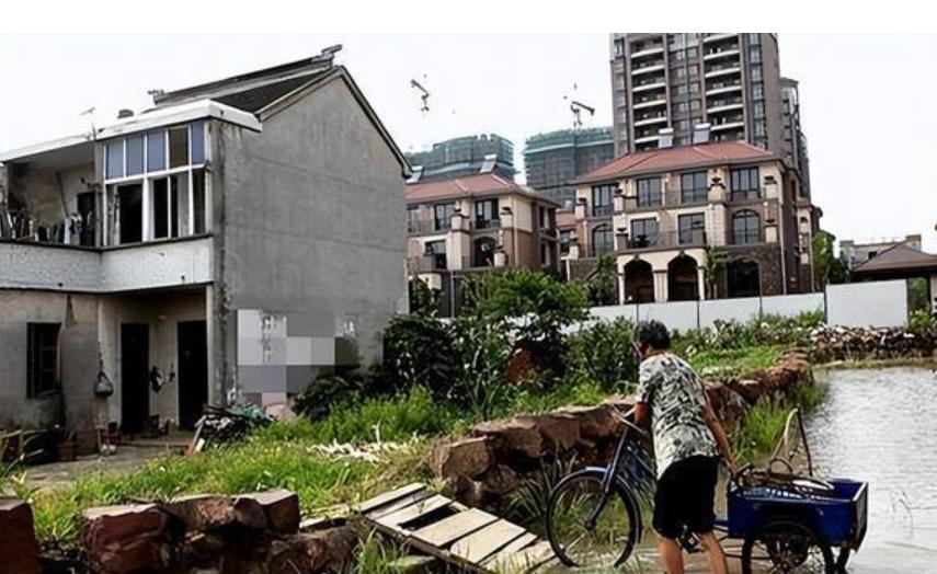 苏州钉子户被豪宅包围荒废,江苏苏州最牛钉子户现在拆了吗