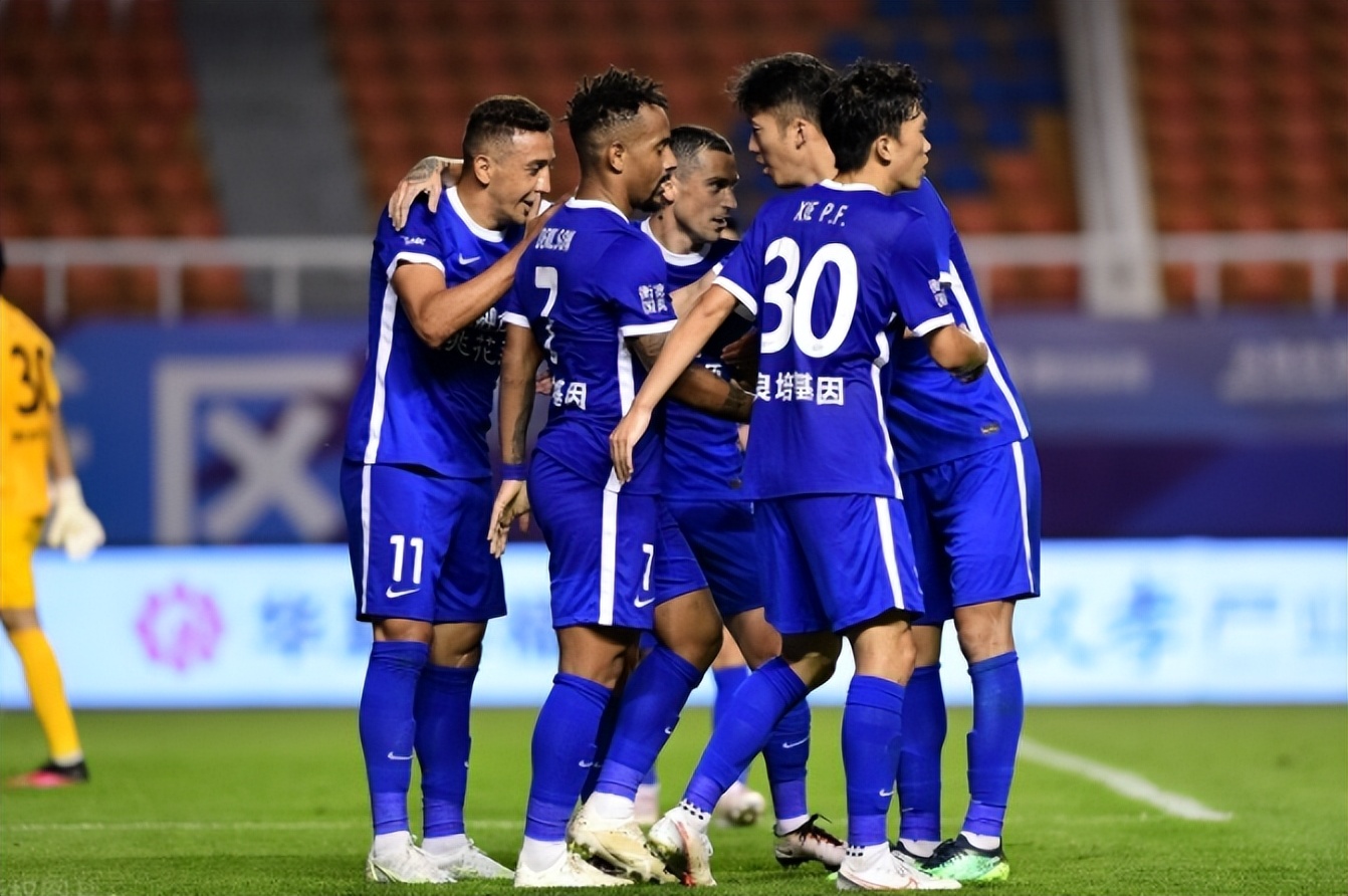 武汉三镇足球俱乐部官宣韦世豪,武汉三镇vs山东泰山韦世豪