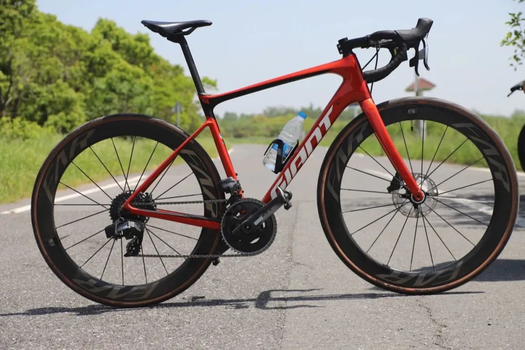 买一辆十多万的自行车,十多万辆的自行车是谁在买