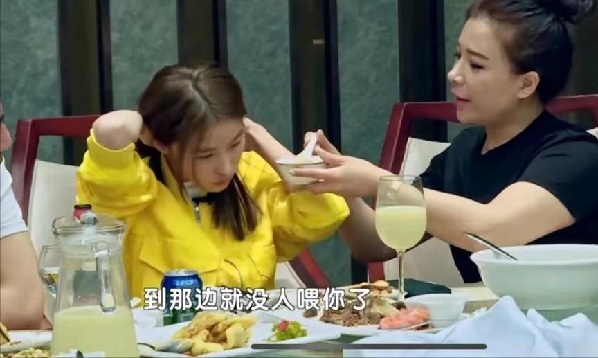 辽宁巨婴刘思琦：16岁吃饭靠人喂，每天花销过万，如今过得怎样了