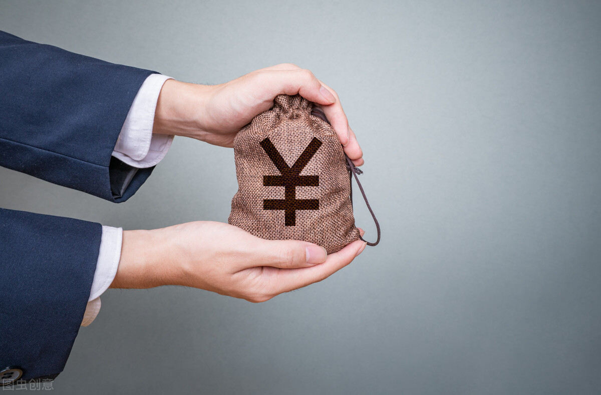 公司把钱借给个人需要交税吗,员工把公司的钱私自用了是什么罪