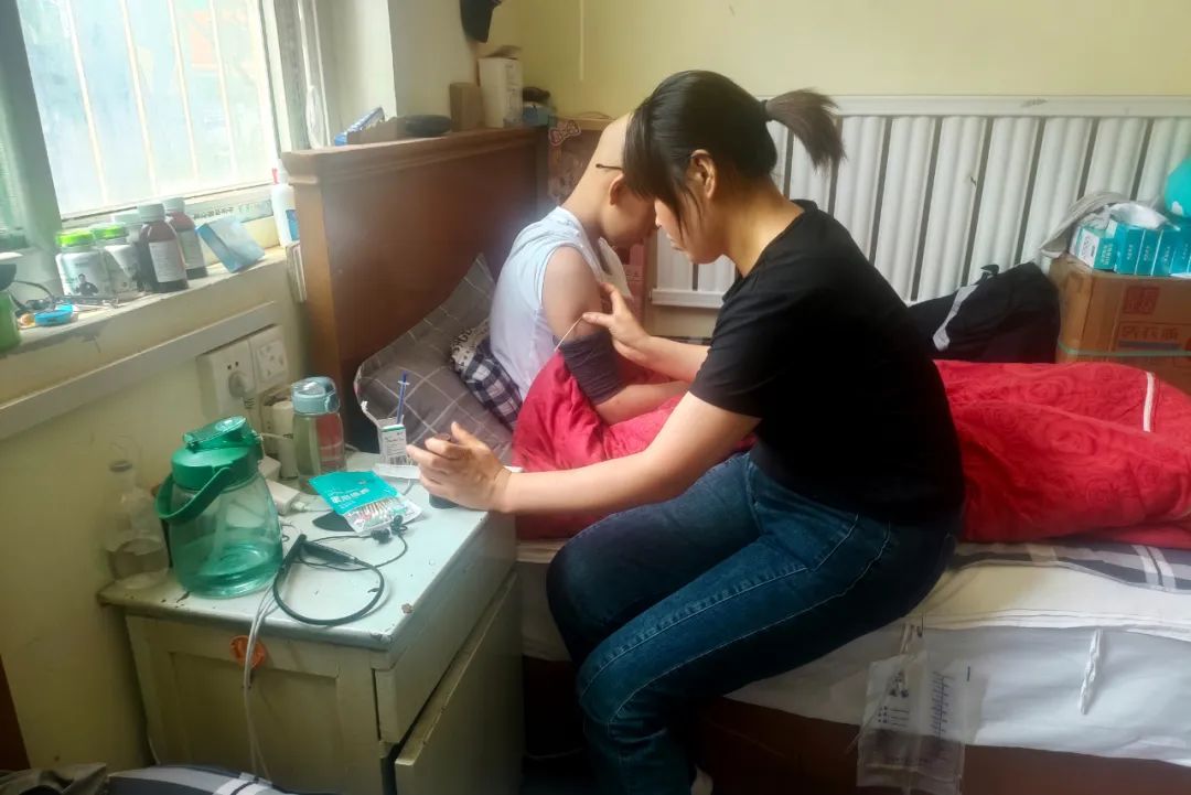 小男孩一天尿不出尿,男童憋得慌尿不出来怎么办